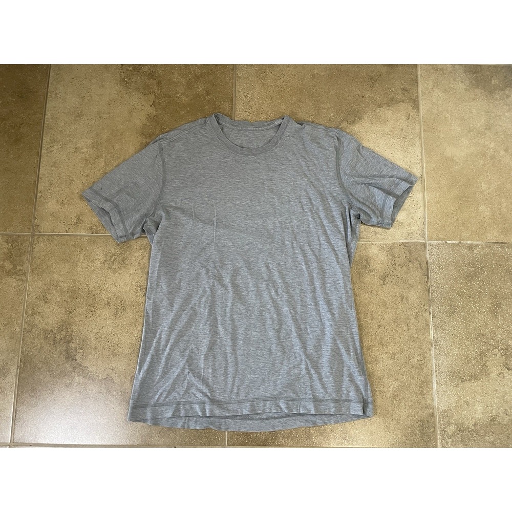 Lululemon Shirt Mens XL Gray Short Sleeve Heather Stretch Logo Athleisure Gym